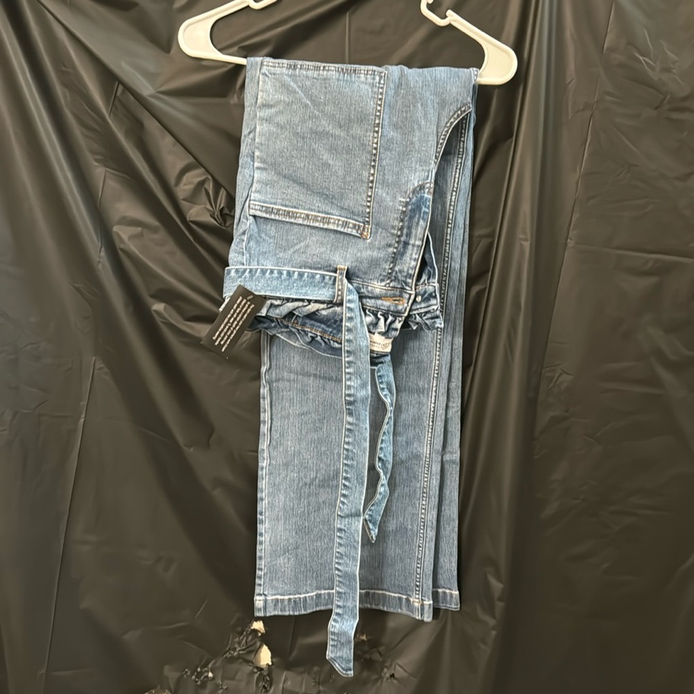Big pocket blue jeans
